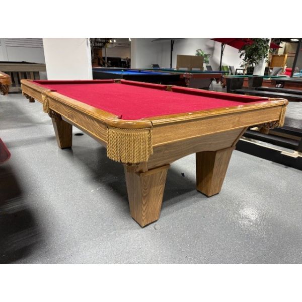 Brunswick Billiards 8 foot used pool table with 1 inch thick natural slate Code : TABLE531BRU8P
Made with 1 inch thick slate, hardwood and engineered wood with Oak finish, tapere square legs, fringe pockets and a Red billiard cloth.  
Includes a 1 year 