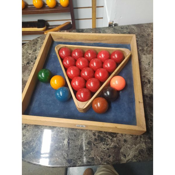 Vintage Retro Antique Snooker ball set