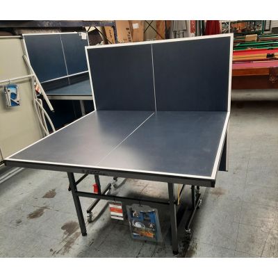 Ace 1 Ping-Pong table with 15mm thick bleu smaller playing surface of 92" x 51" x 29.9"H for smaller areas